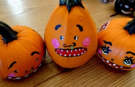 インプラント治療を旭川の中心部で行なっているエルム駅前歯科クリスタルです。インプラント治療をご希望の方はお問い合わせください。Halloweenかぼちゃのご紹介。受付にある大きなかぼちゃ以外にも可愛いかぼちゃが沢山。探してみてくださいね