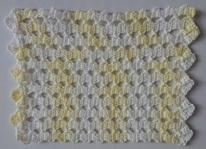 少し大きめのマットをブリューゲル編みで作りました